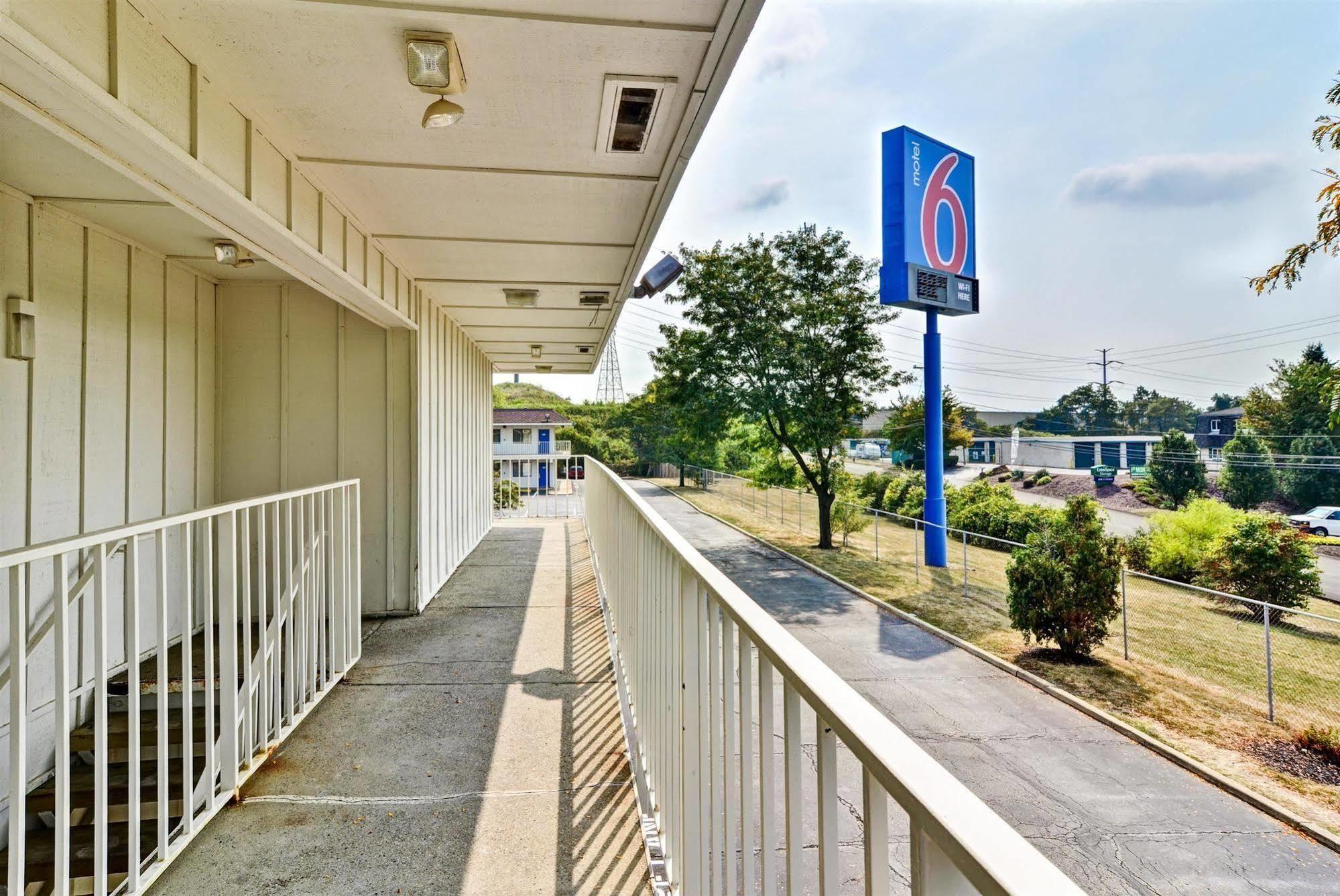 Motel 6-Pittsburgh, Pa - Crafton Екстериор снимка